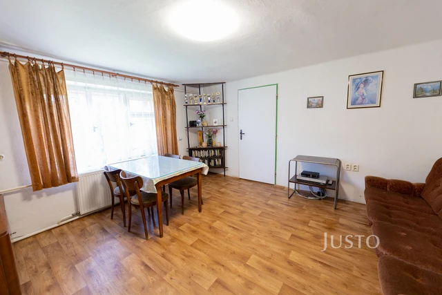 Prodej rodinného domu 240 m² s pozemkem 3729 m² + balkón