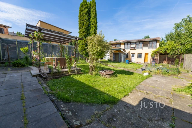 Prodej rodinného domu 240 m² s pozemkem 3729 m² + balkón
