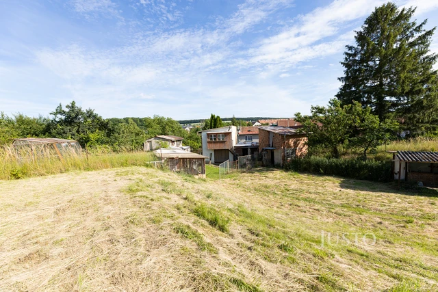 Prodej rodinného domu 240 m² s pozemkem 3729 m² + balkón