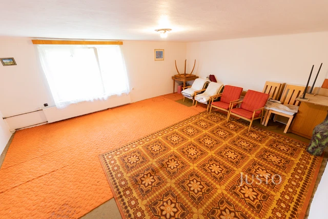Prodej rodinného domu 240 m² s pozemkem 3729 m² + balkón
