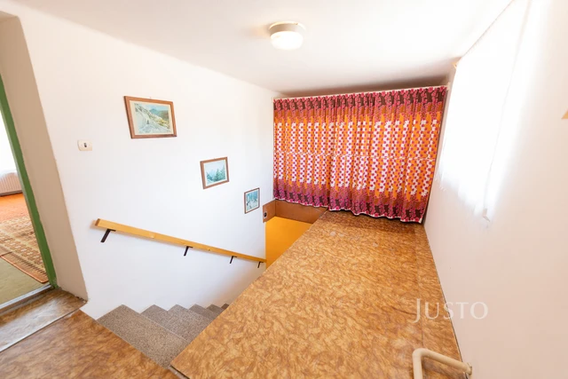 Prodej rodinného domu 240 m² s pozemkem 3729 m² + balkón