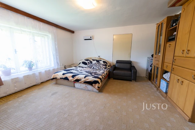 Prodej rodinného domu 240 m² s pozemkem 3729 m² + balkón