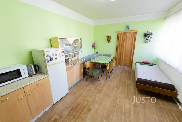 Prodej rodinného domu 240 m² s pozemkem 3729 m² + balkón