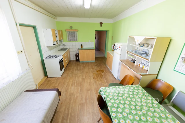 Prodej rodinného domu 240 m² s pozemkem 3729 m² + balkón