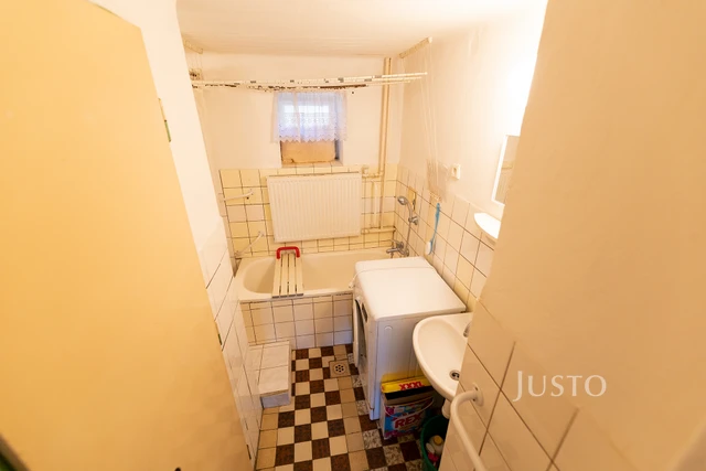 Prodej rodinného domu 240 m² s pozemkem 3729 m² + balkón