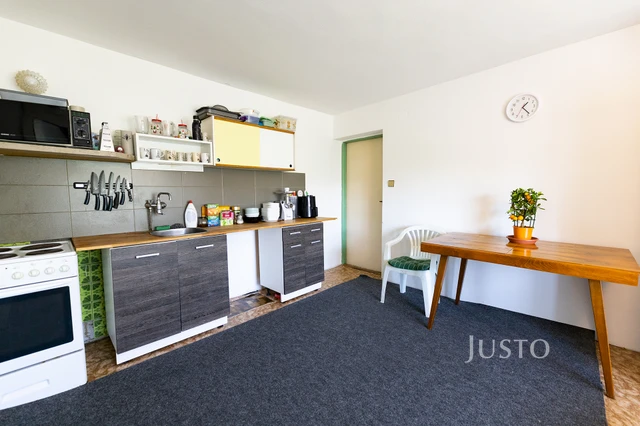 Prodej rodinného domu 240 m² s pozemkem 3729 m² + balkón