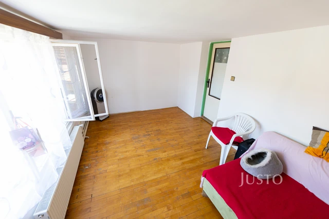Prodej rodinného domu 240 m² s pozemkem 3729 m² + balkón
