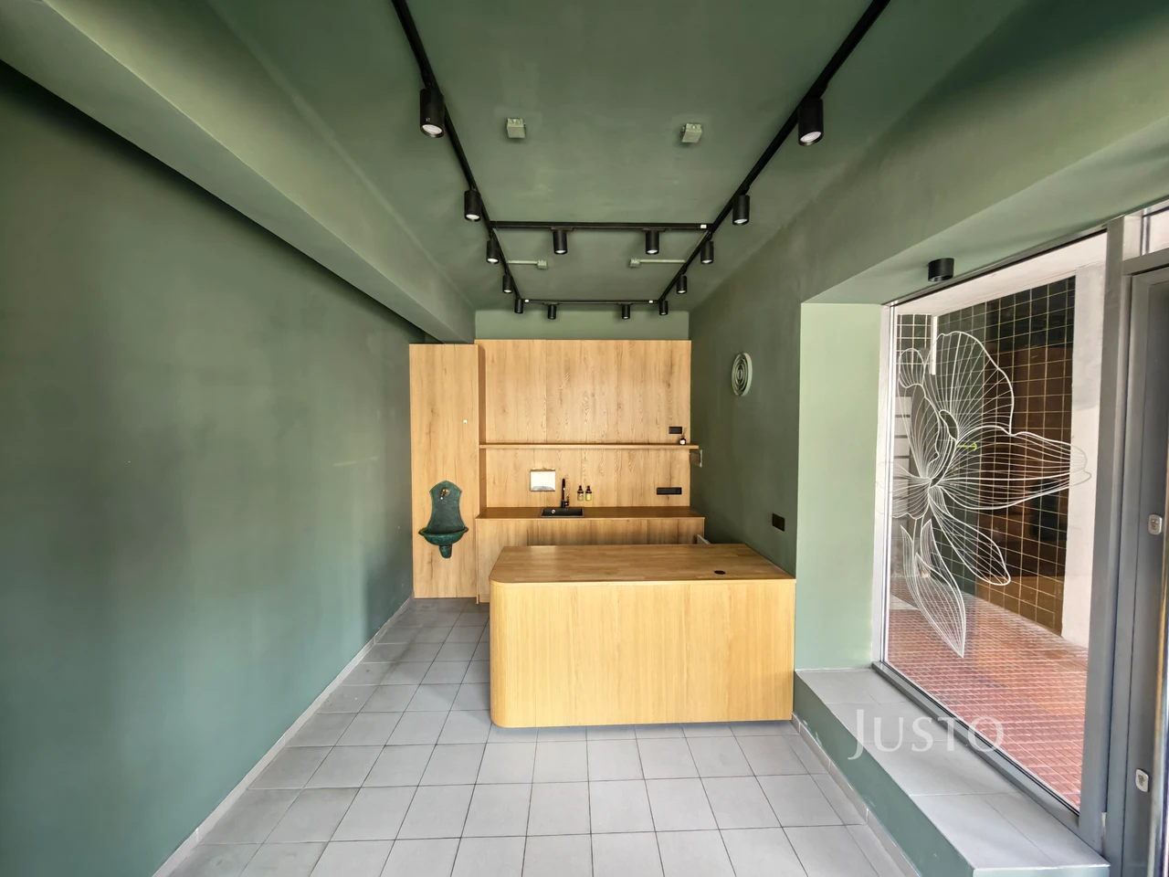 Pronájem obchodních prostor 37 m² s pozemkem 596 m²