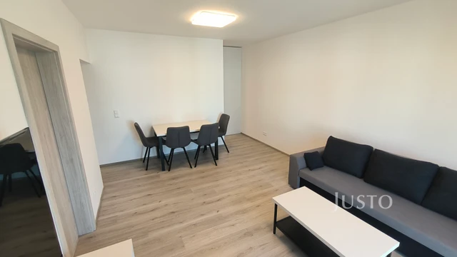 Pronájem 2+kk 55 m² + balkón 3 m² + parkování