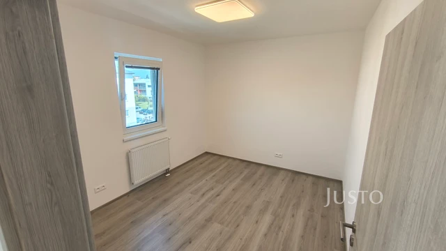 Pronájem 2+kk 55 m² + balkón 3 m² + parkování