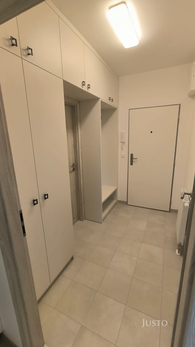 Pronájem 2+kk 55 m² + balkón 3 m² + parkování