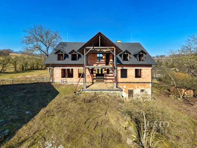 Prodej vícegeneračního domu 500 m² s pozemkem 3845 m²