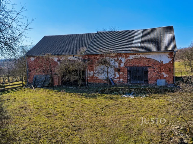 Prodej vícegeneračního domu 500 m² s pozemkem 3845 m²