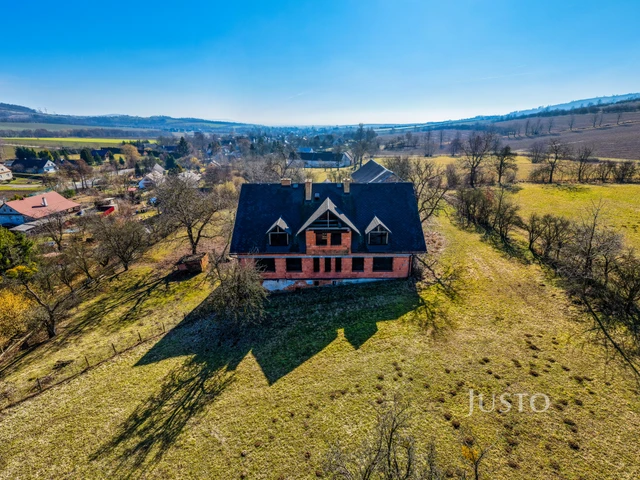 Prodej vícegeneračního domu 500 m² s pozemkem 3845 m²