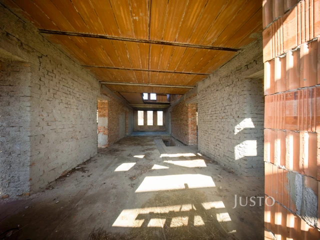 Prodej vícegeneračního domu 500 m² s pozemkem 3845 m²