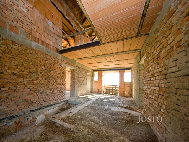 Prodej vícegeneračního domu 500 m² s pozemkem 3845 m²