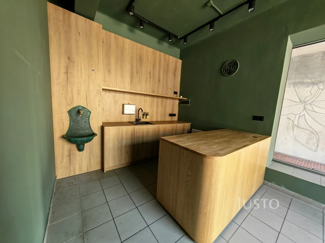 Pronájem obchodních prostor 37 m² s pozemkem 596 m²