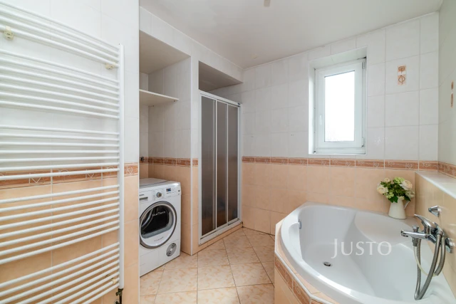 Prodej rodinného domu 520 m² s pozemkem 1 594 m² + balkón 15 m²