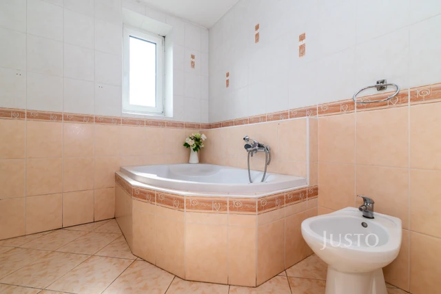 Prodej rodinného domu 520 m² s pozemkem 1 594 m² + balkón 15 m²