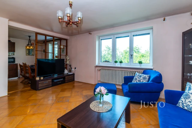 Prodej rodinného domu 520 m² s pozemkem 1 594 m² + balkón 15 m²