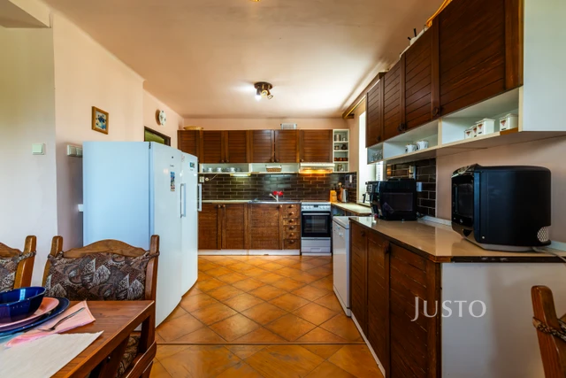 Prodej rodinného domu 520 m² s pozemkem 1 594 m² + balkón 15 m²