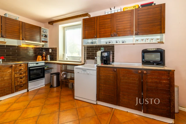 Prodej rodinného domu 520 m² s pozemkem 1 594 m² + balkón 15 m²