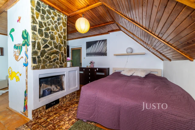 Prodej rodinného domu 520 m² s pozemkem 1 594 m² + balkón 15 m²