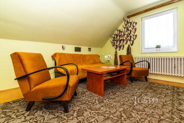 Prodej rodinného domu 520 m² s pozemkem 1 594 m² + balkón 15 m²