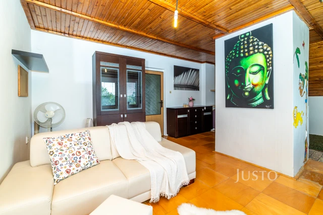 Prodej rodinného domu 520 m² s pozemkem 1 594 m² + balkón 15 m²