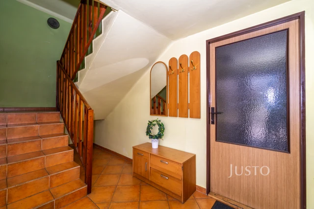 Prodej rodinného domu 520 m² s pozemkem 1 594 m² + balkón 15 m²