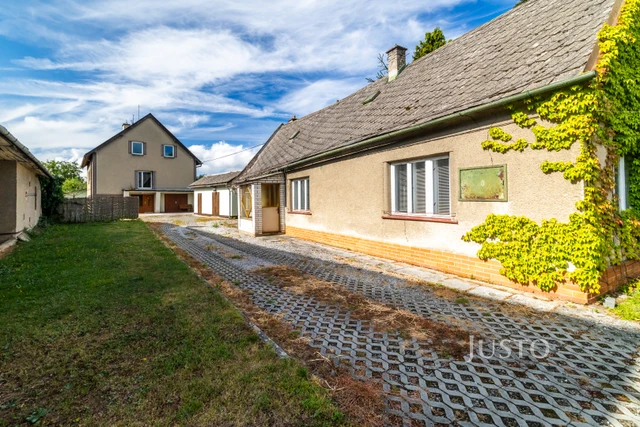 Prodej rodinného domu 520 m² s pozemkem 1 594 m² + balkón 15 m²