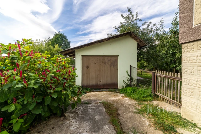Prodej rodinného domu 520 m² s pozemkem 1 594 m² + balkón 15 m²