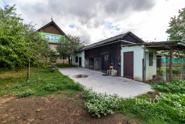 Prodej rodinného domu 520 m² s pozemkem 1 594 m² + balkón 15 m²