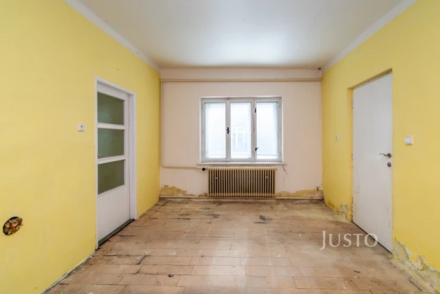 Prodej rodinného domu 520 m² s pozemkem 1 594 m² + balkón 15 m²