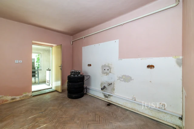 Prodej rodinného domu 520 m² s pozemkem 1 594 m² + balkón 15 m²