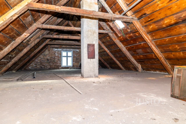Prodej rodinného domu 520 m² s pozemkem 1 594 m² + balkón 15 m²