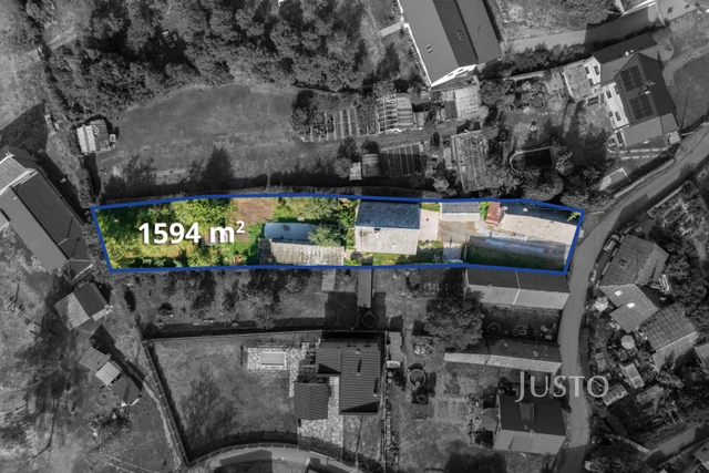 Prodej rodinného domu 520 m² s pozemkem 1 594 m² + balkón 15 m²
