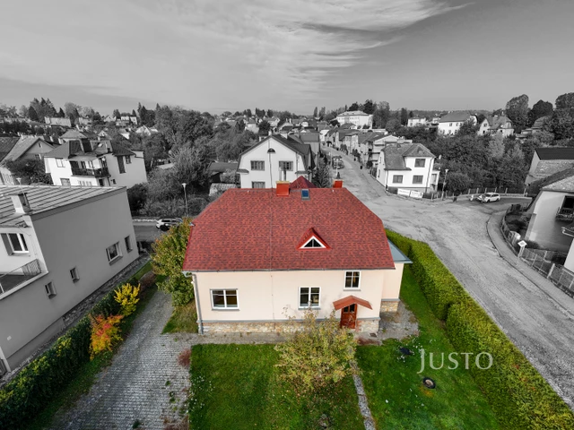 Prodej rodinného domu 290 m² s pozemkem 724 m² + balkón 10 m²