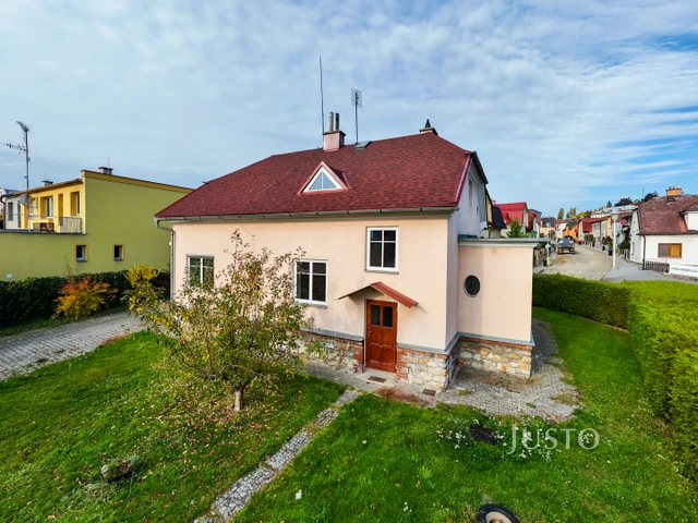 Prodej rodinného domu 290 m² s pozemkem 724 m² + balkón 10 m²