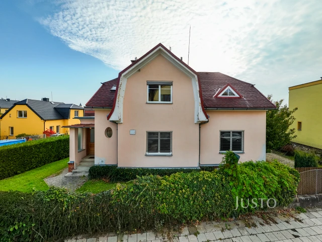 Prodej rodinného domu 290 m² s pozemkem 724 m² + balkón 10 m²