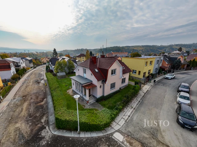 Prodej rodinného domu 290 m² s pozemkem 724 m² + balkón 10 m²
