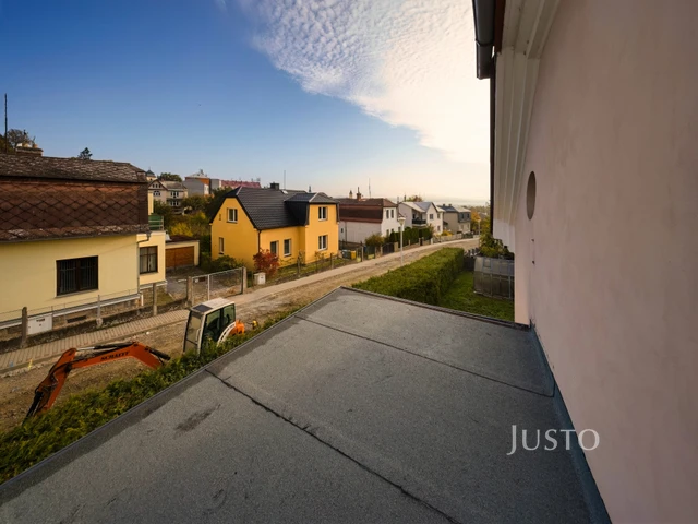 Prodej rodinného domu 290 m² s pozemkem 724 m² + balkón 10 m²