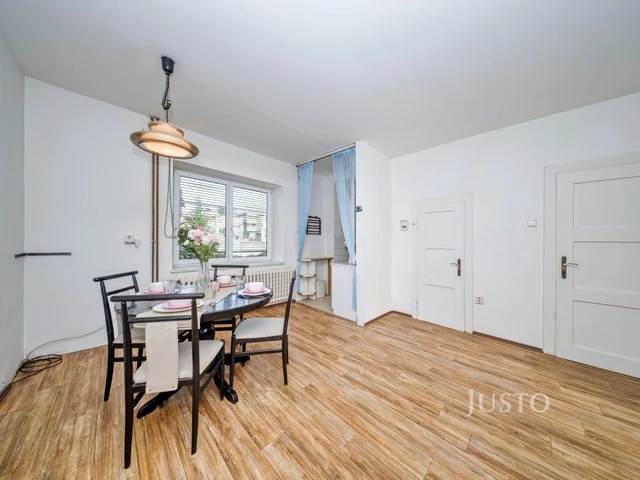 Prodej rodinného domu 290 m² s pozemkem 724 m² + balkón 10 m²