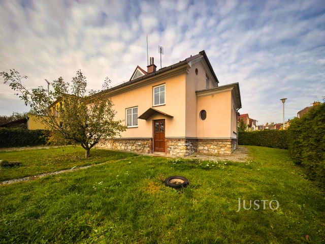 Prodej rodinného domu 290 m² s pozemkem 724 m² + balkón 10 m²