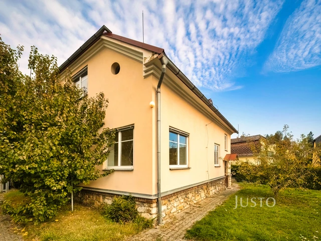 Prodej rodinného domu 290 m² s pozemkem 724 m² + balkón 10 m²