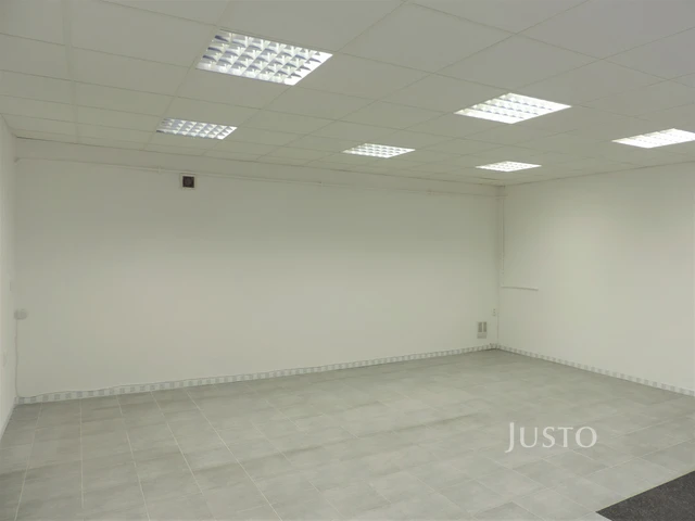 Pronájem obchodních prostor 56 m²