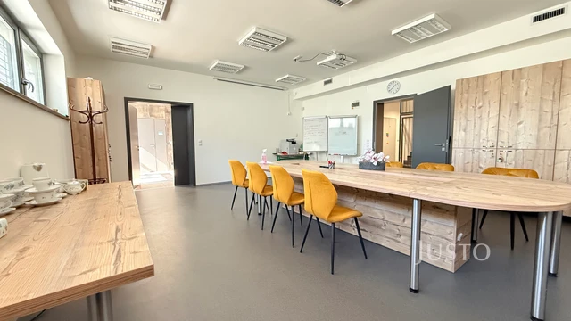 Pronájem kanceláří 165 m²