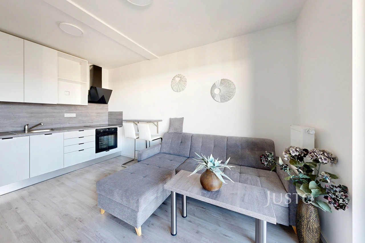Pronájem 1+kk 32 m² + lodžie 7 m² + parkování