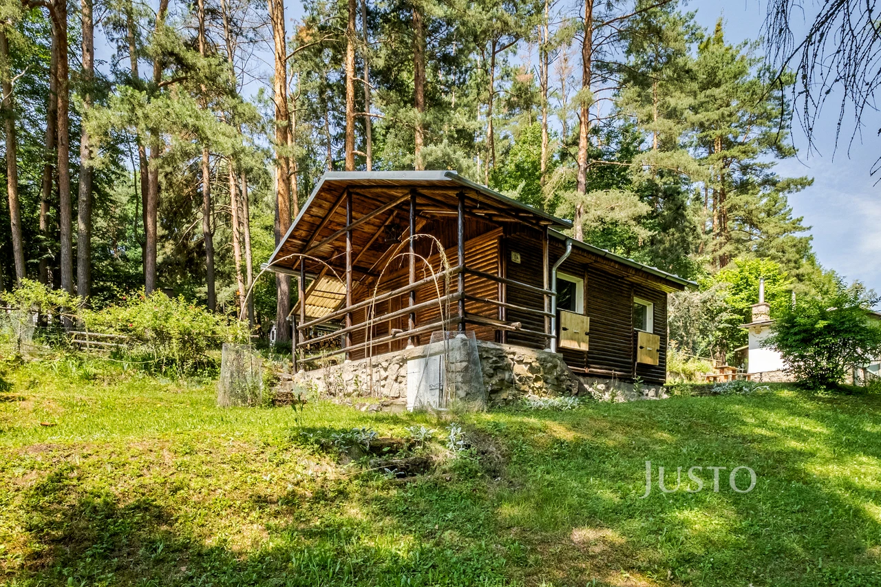 Prodej chaty 30 m² s pozemkem 326 m² + terasa 10 m²