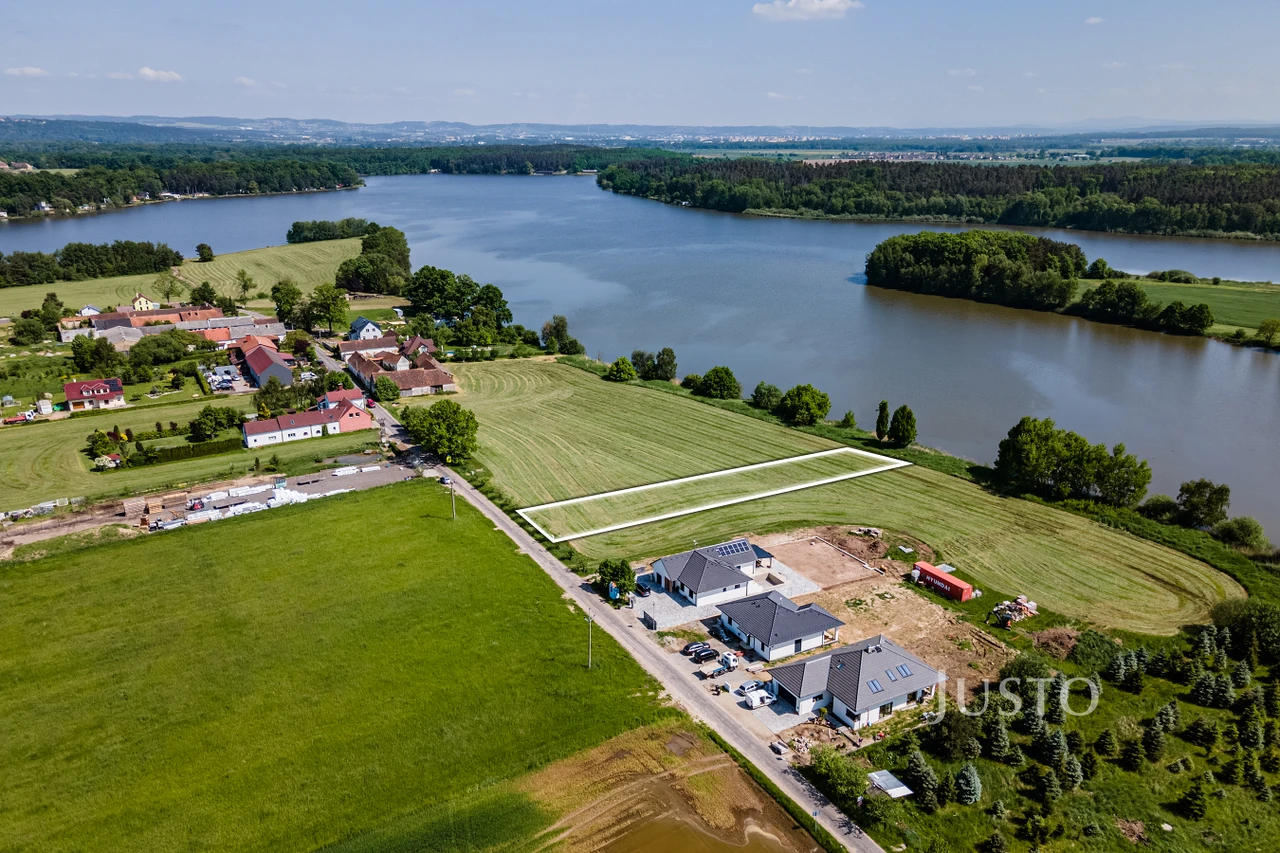 Prodej pozemku 2368 m²